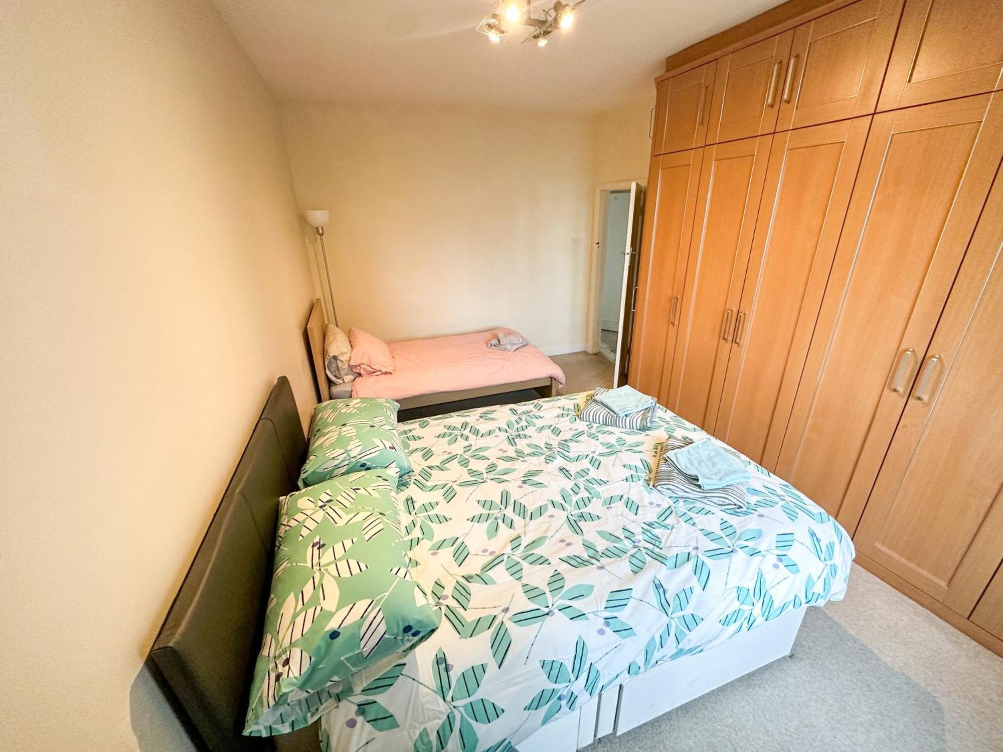 Ferienwohnung 2 Bed Flat - Short Walk From Brent Cross Station Hendon Exterior foto